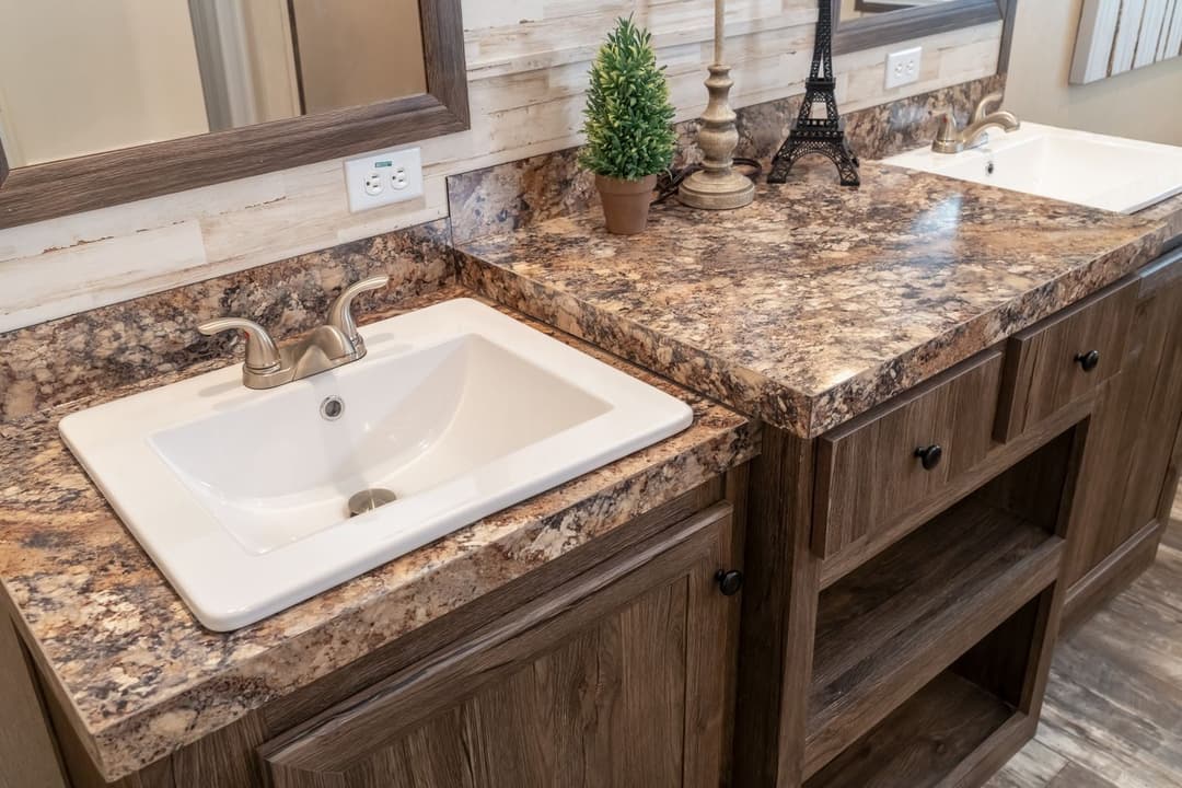 Hardin bathroom home features