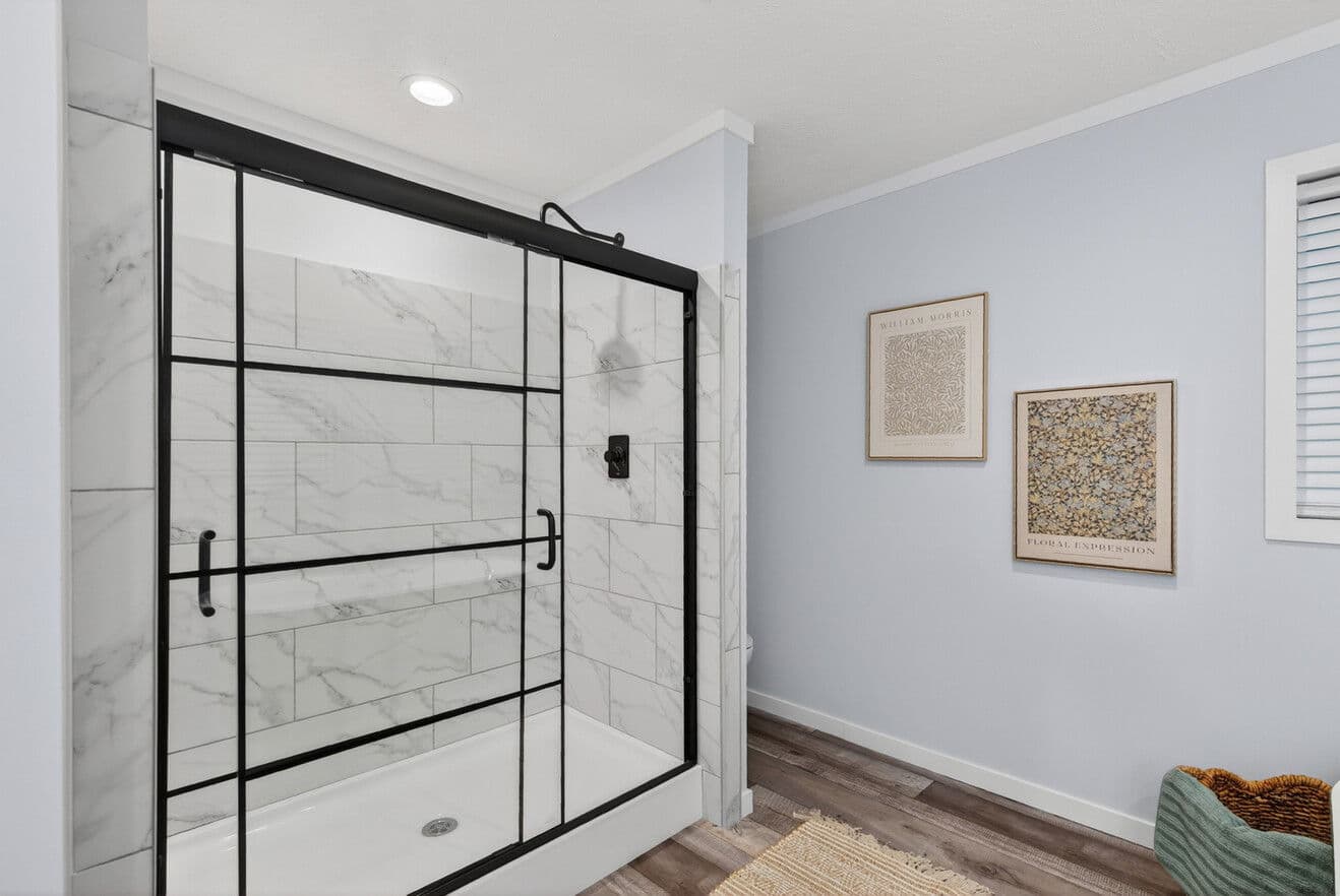 Axis 32563n bathroom home features