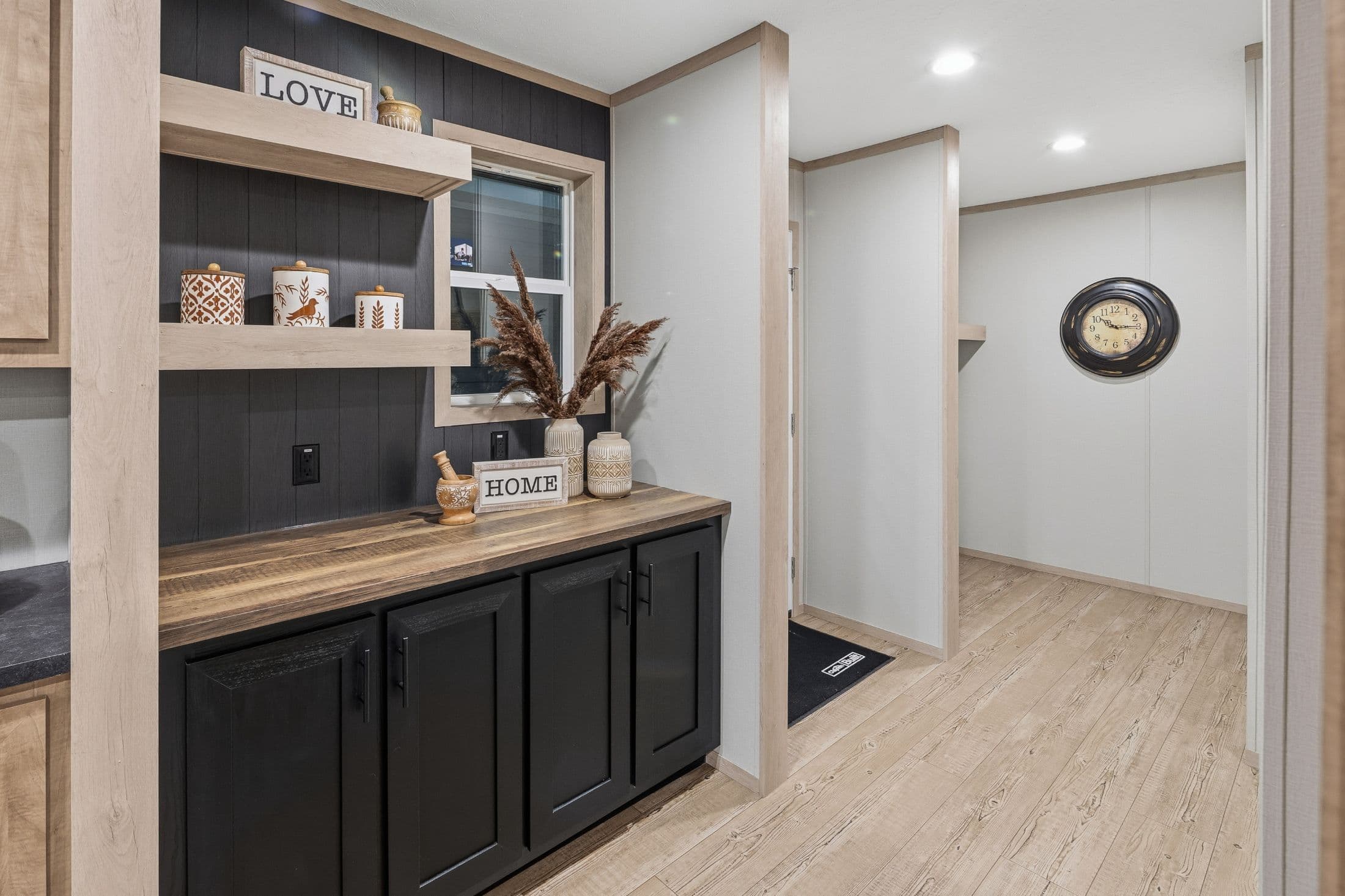 Expedition  home features