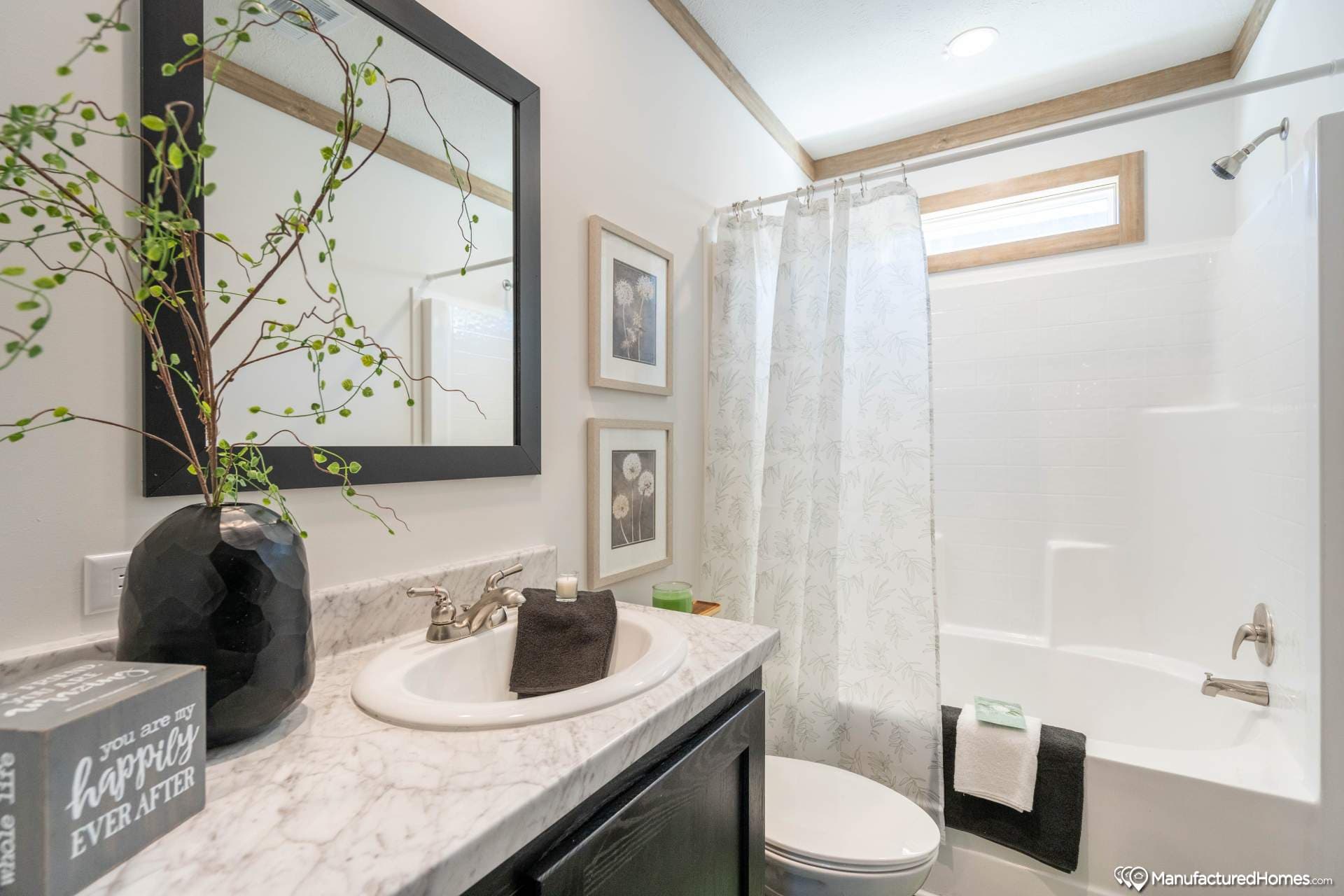 The delilah bathroom home features