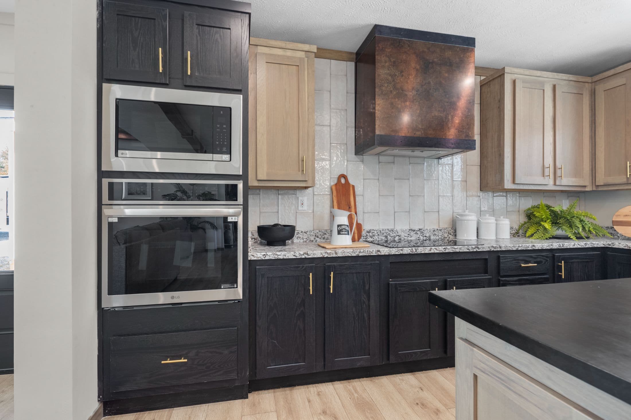 The highland oak interior and kitchen home features