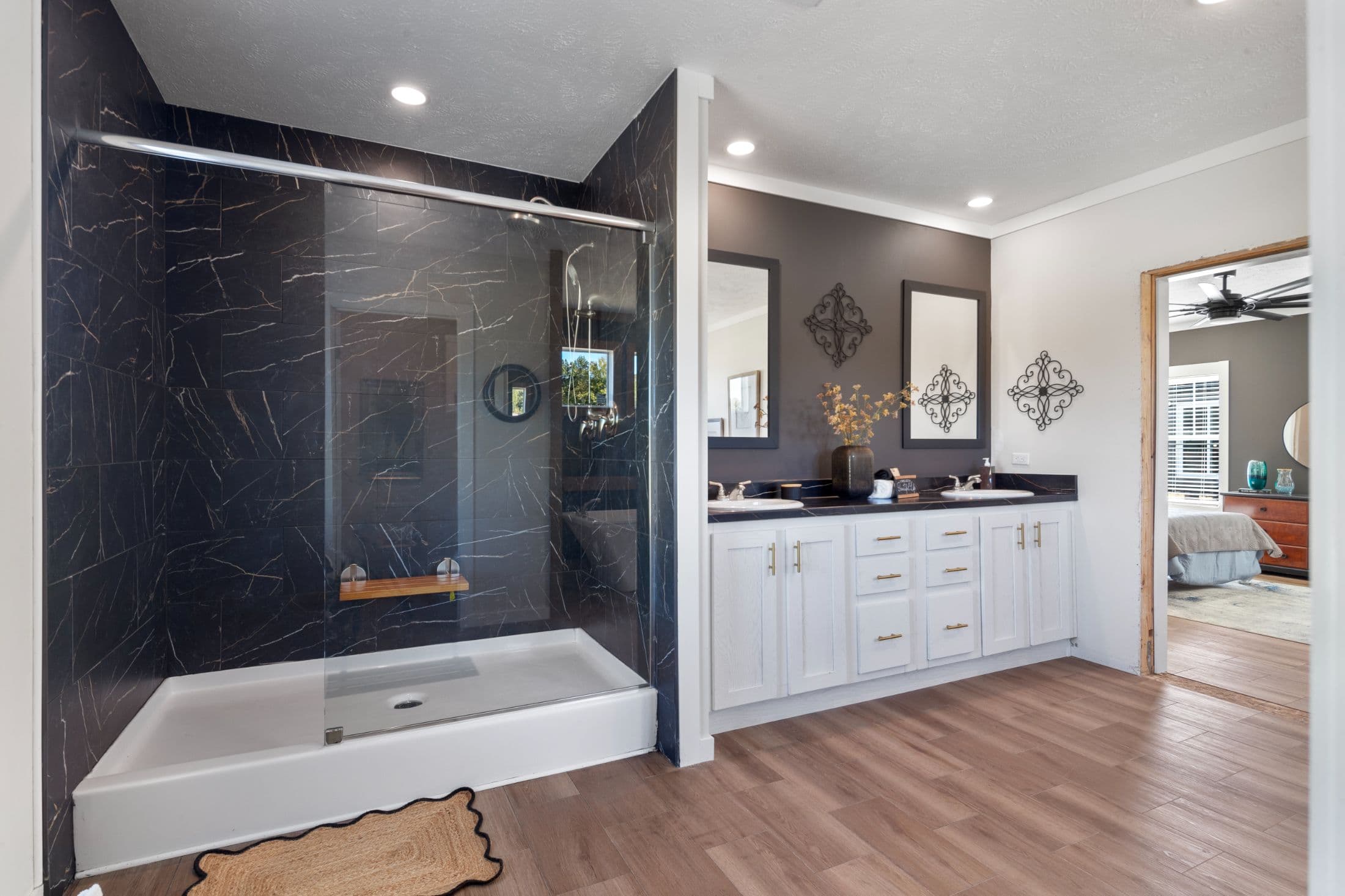The twin creek  home features