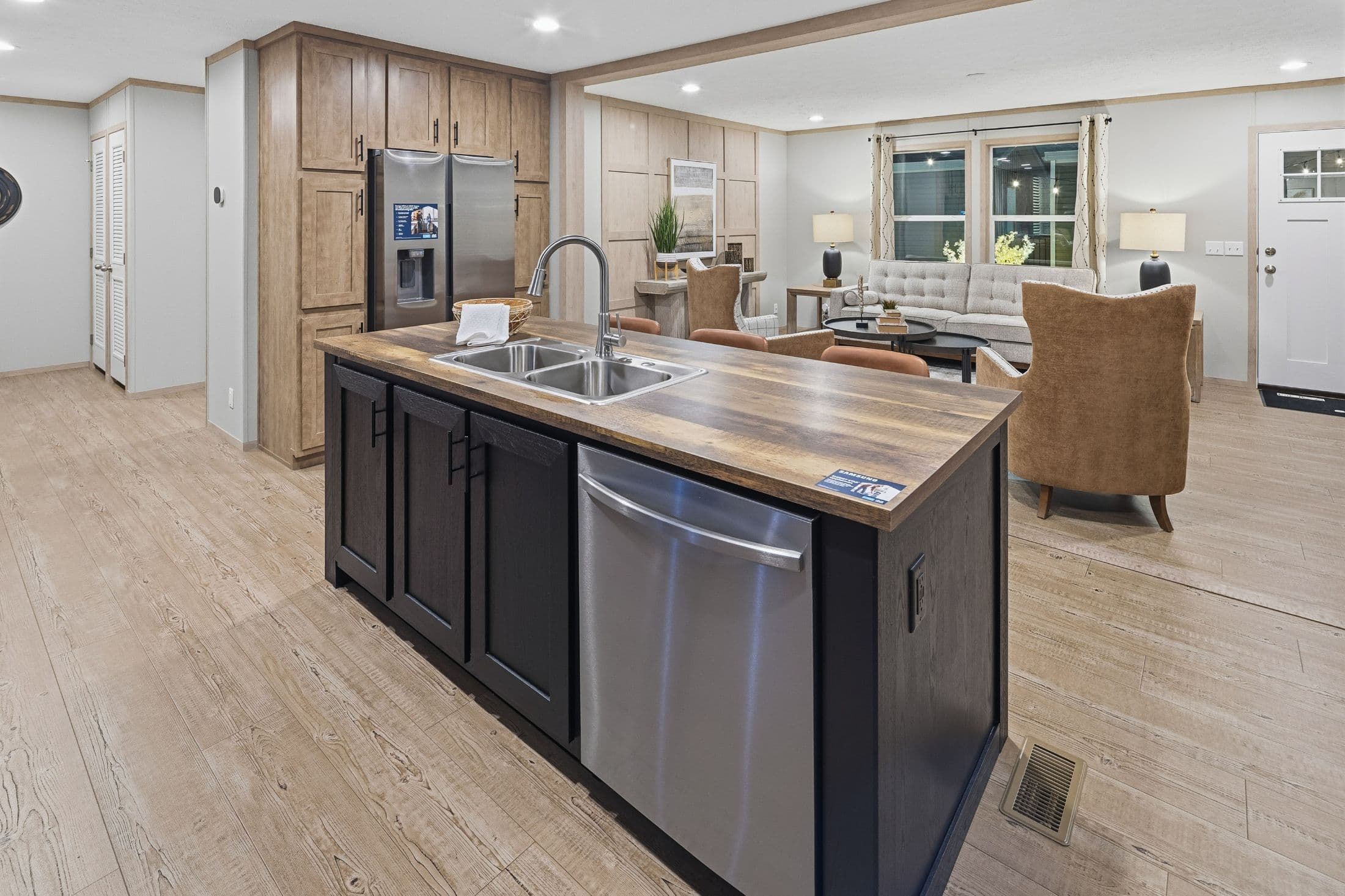 Expedition  home features