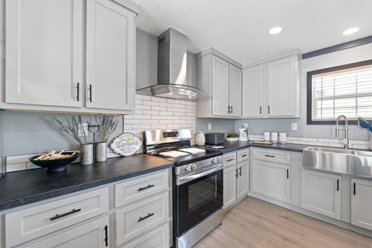 Sparrow 32725a kitchen home features