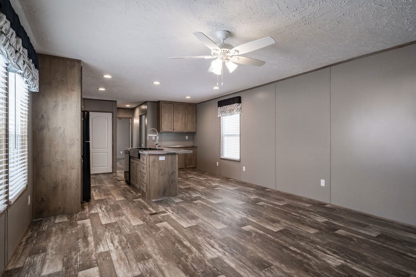 Peyton interior home features