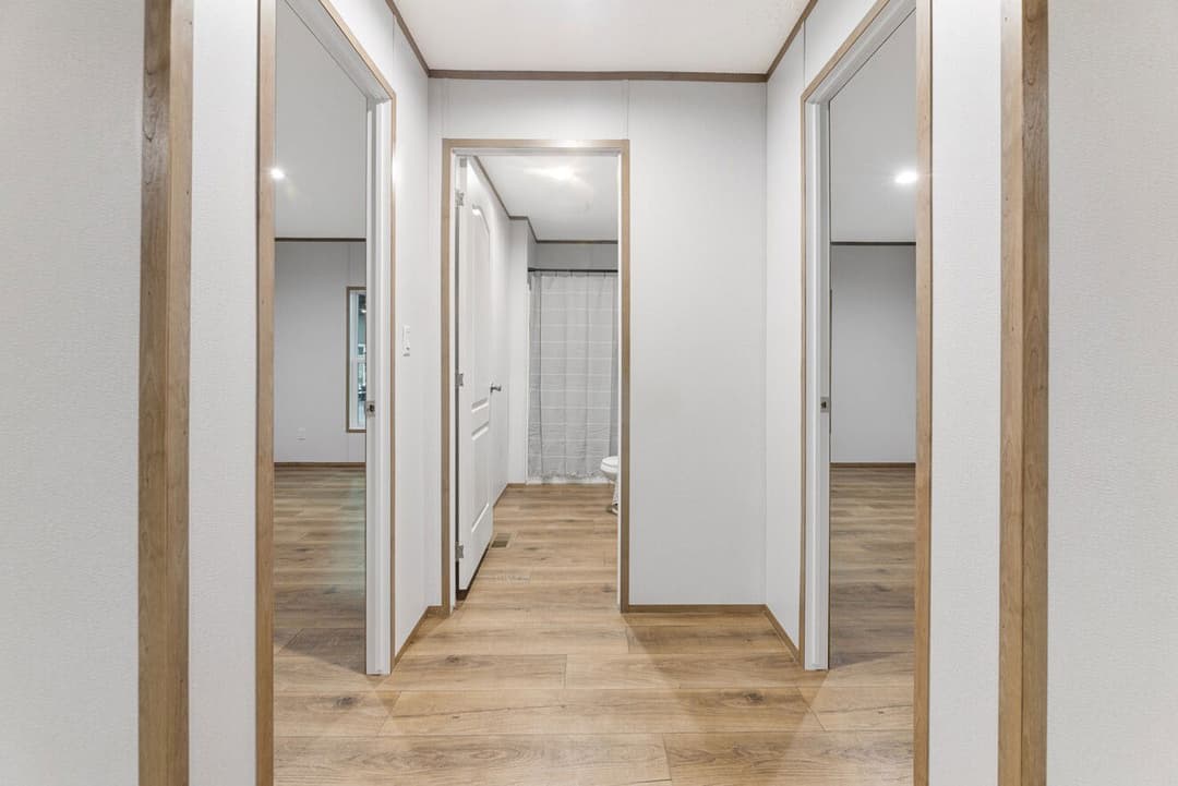 Phoenix 32563a interior home features