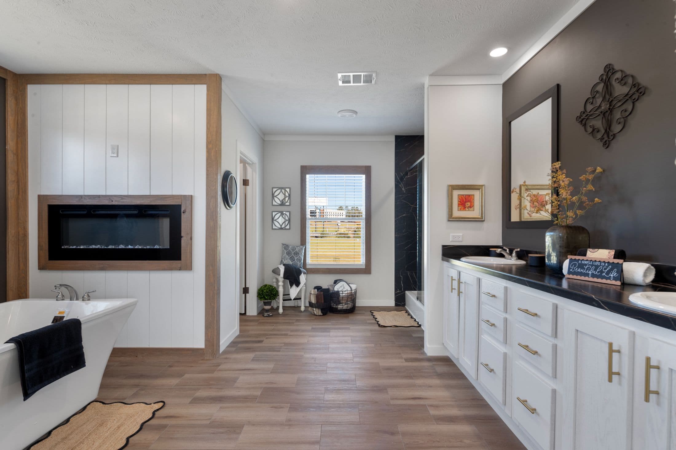 The twin creek interior and bathroom home features