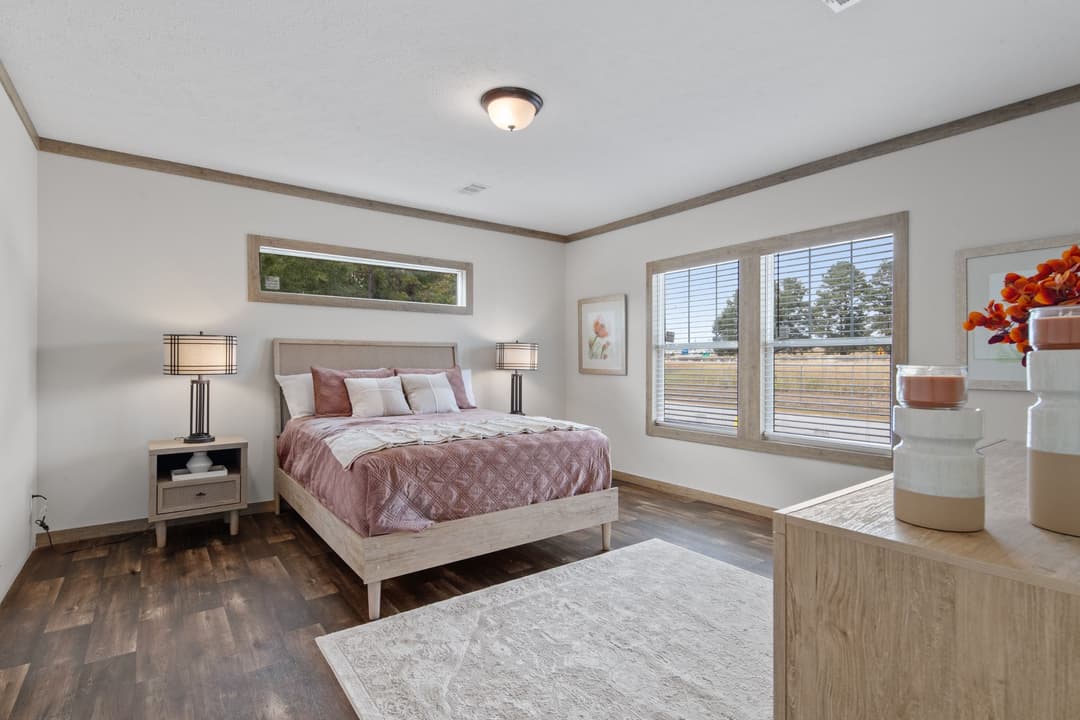 The roxy interior and bedroom home features