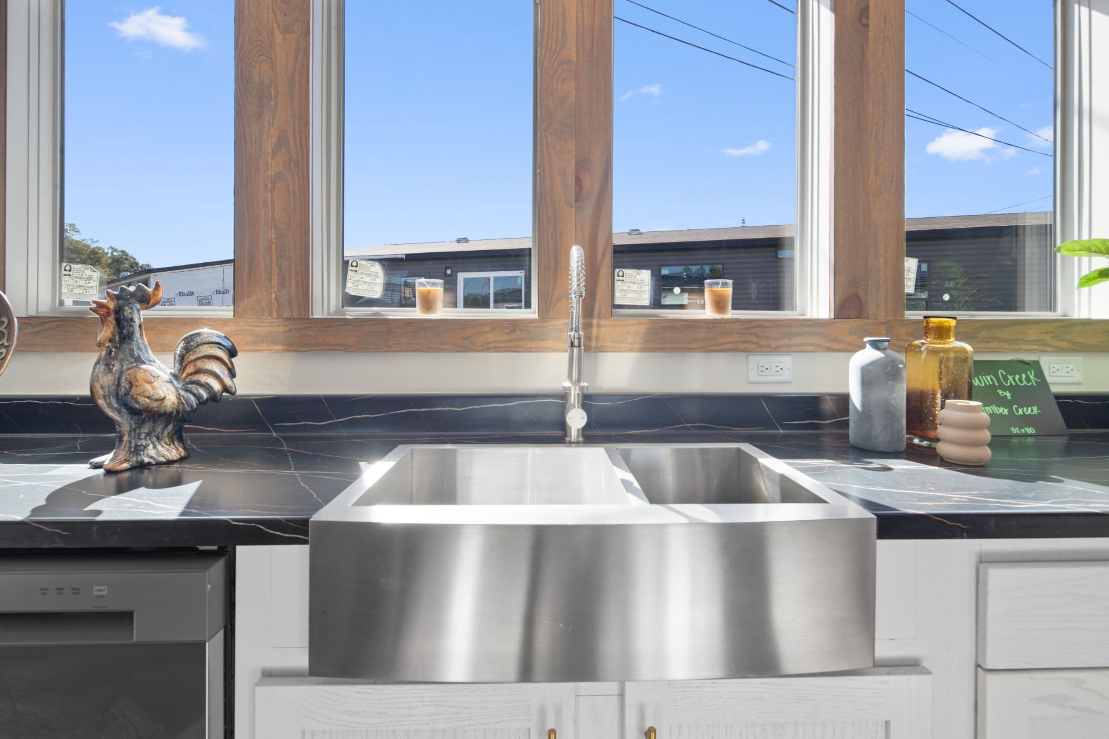 The twin creek  home features