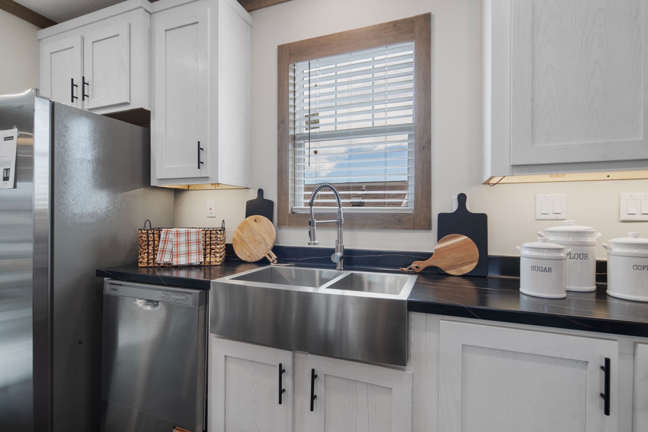 The roxy  home features