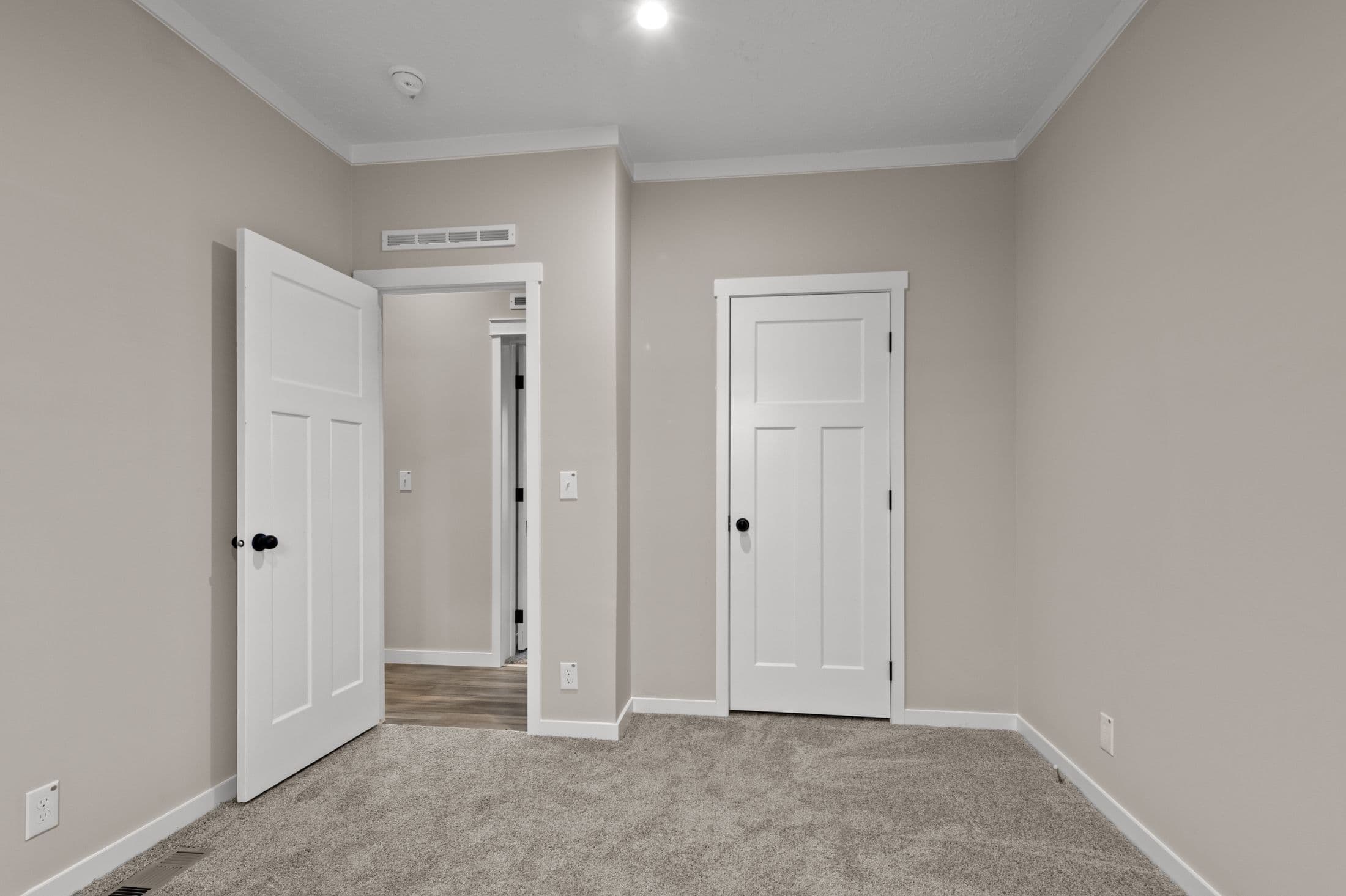 The altitude 1  home features