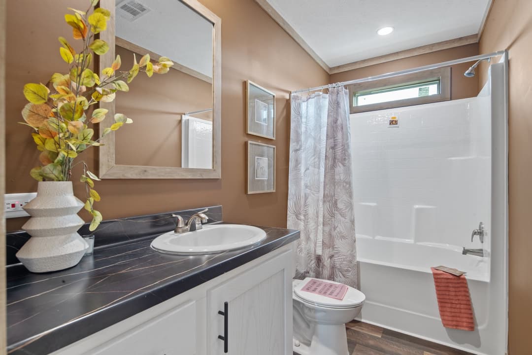 The roxy interior and bathroom home features