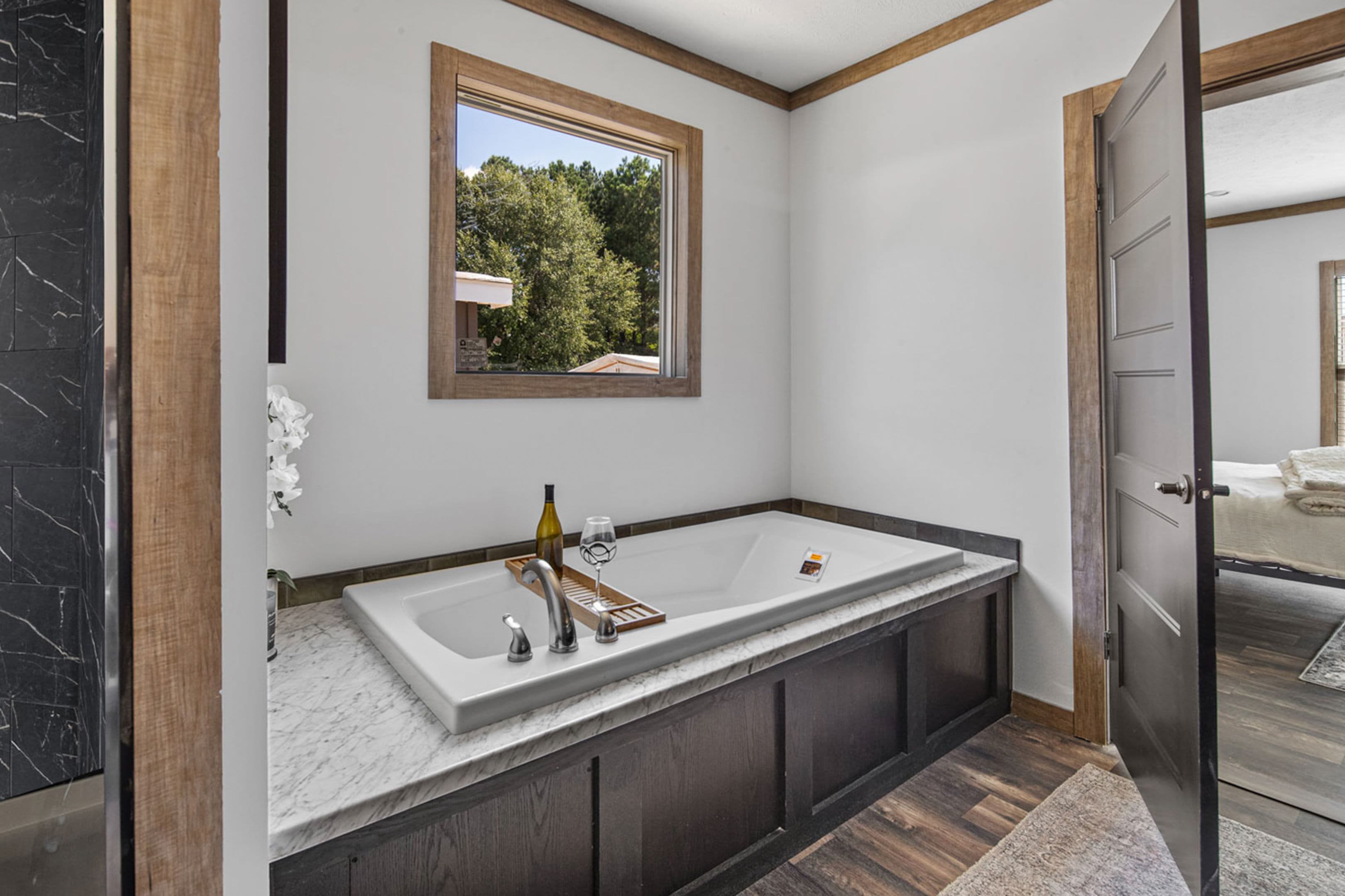 The delilah (inventory) bathroom home features