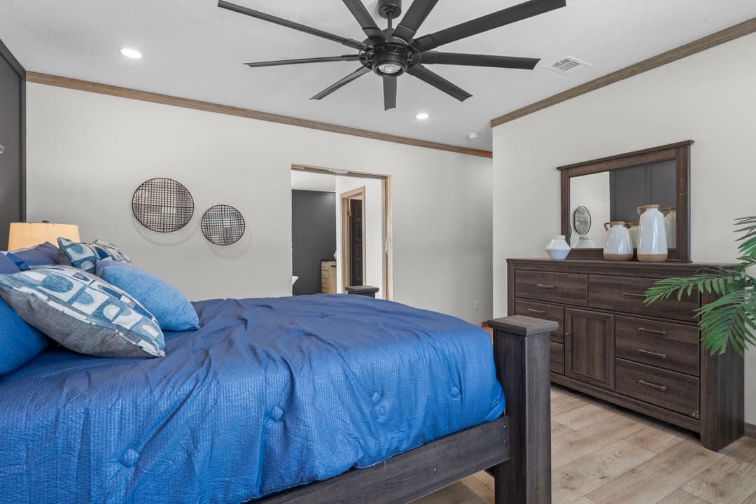 The highland oak interior and bedroom home features