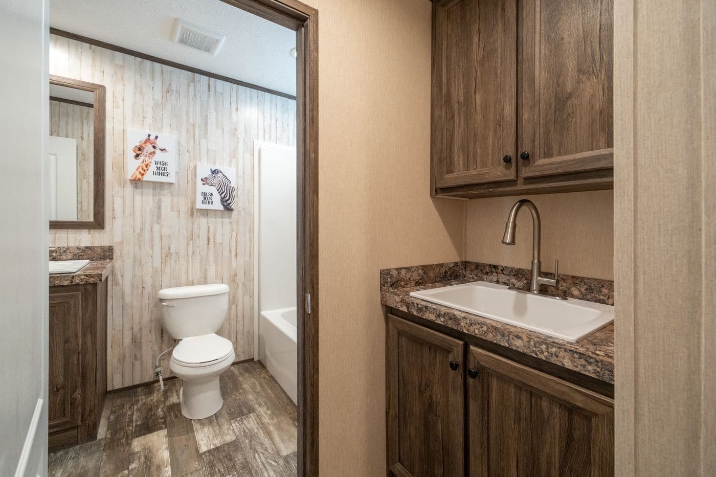 Hardin bathroom home features