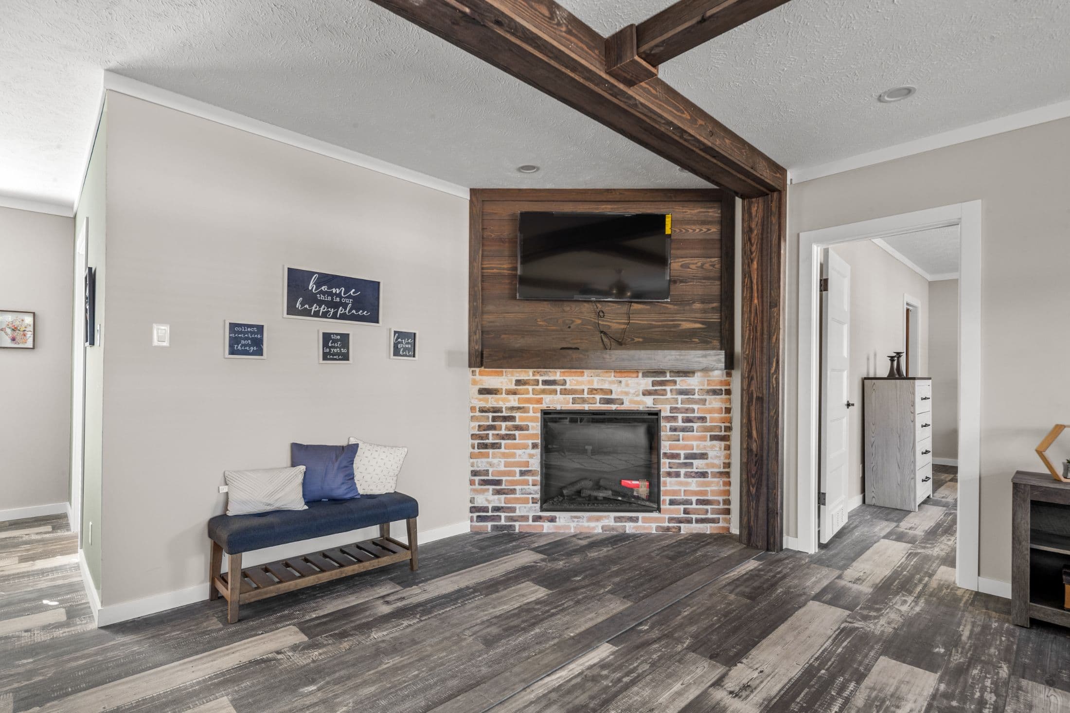 The azalea  home features
