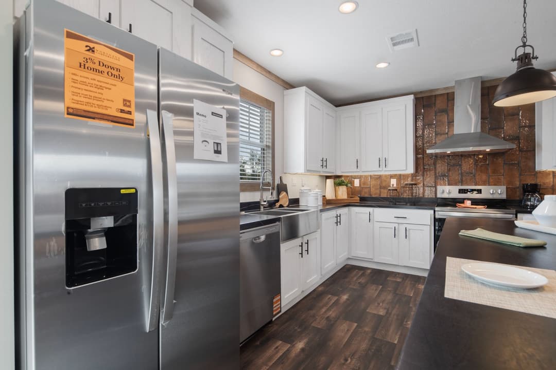 The roxy interior and kitchen home features