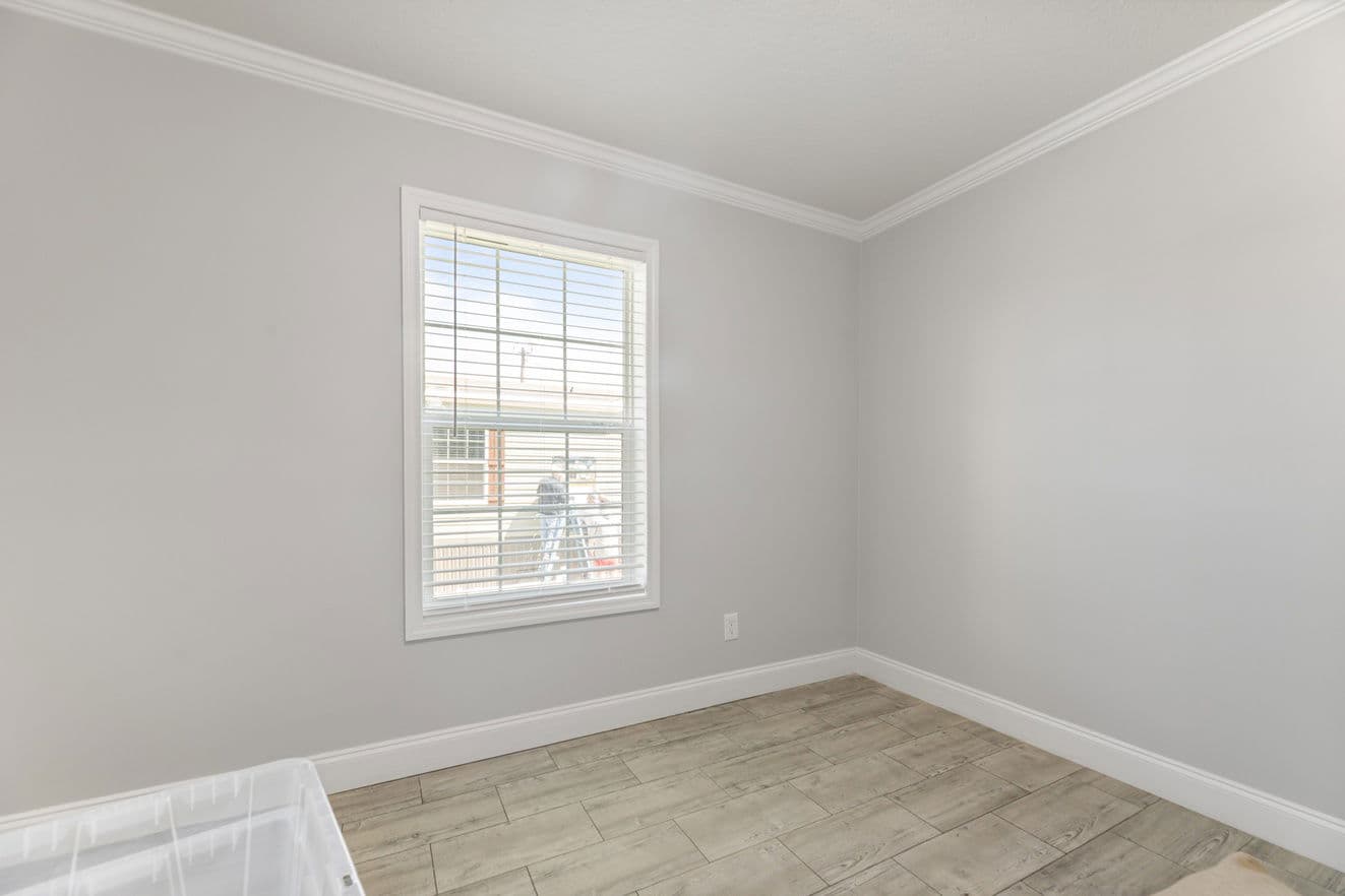 Jones 32764b bedroom home features