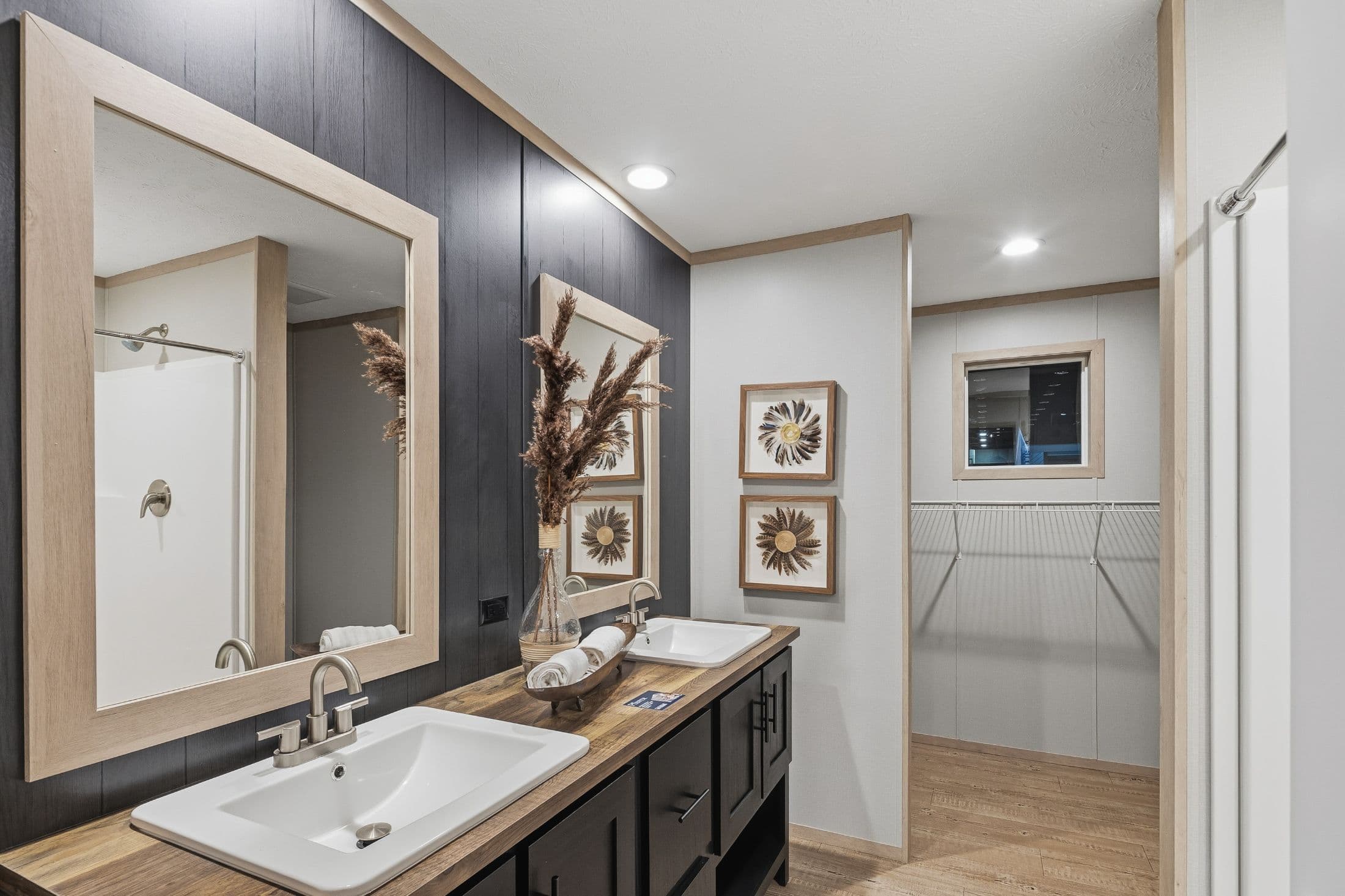 Expedition  home features