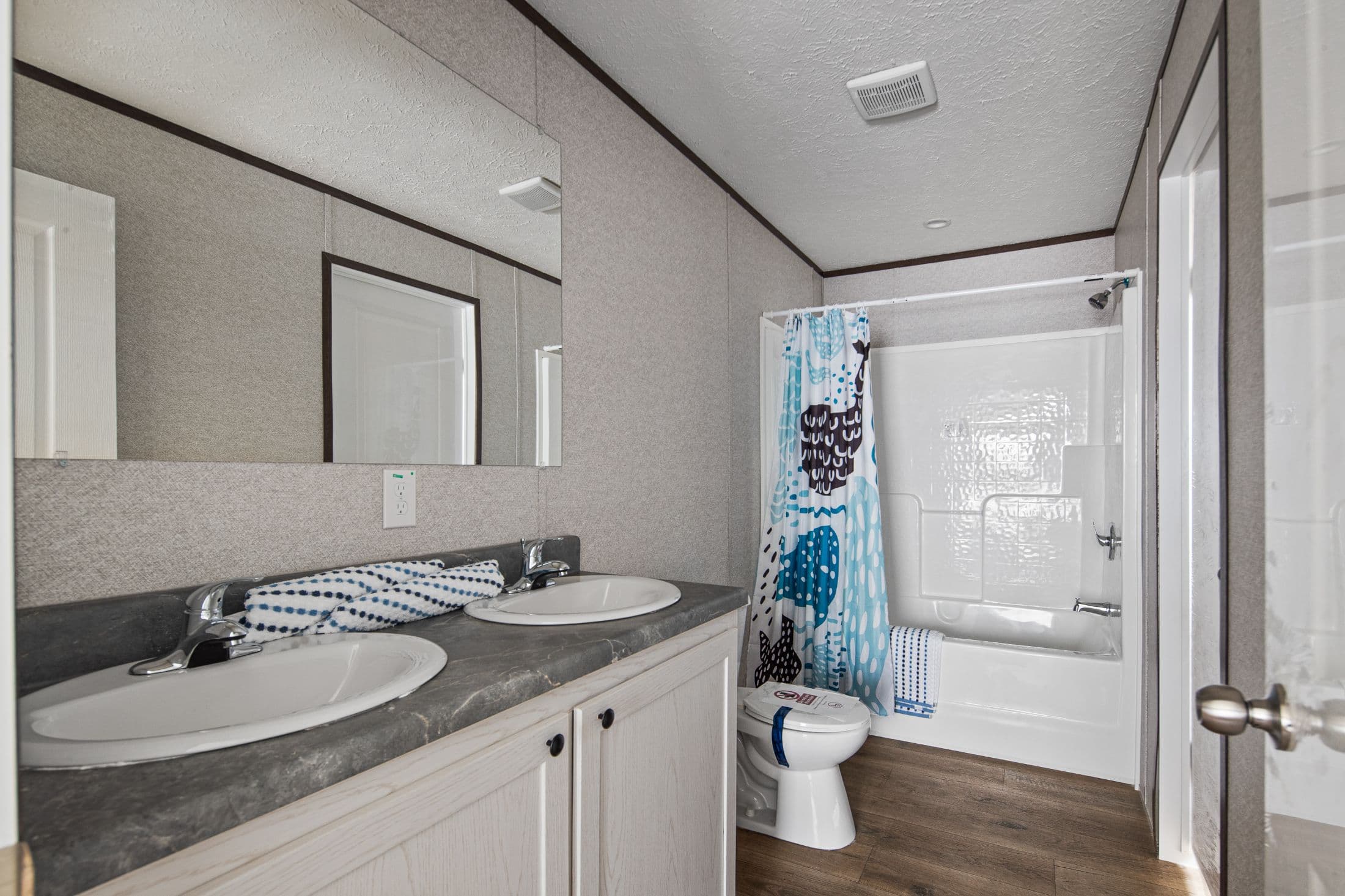 Riverbank 2856 (inventory) bathroom home features