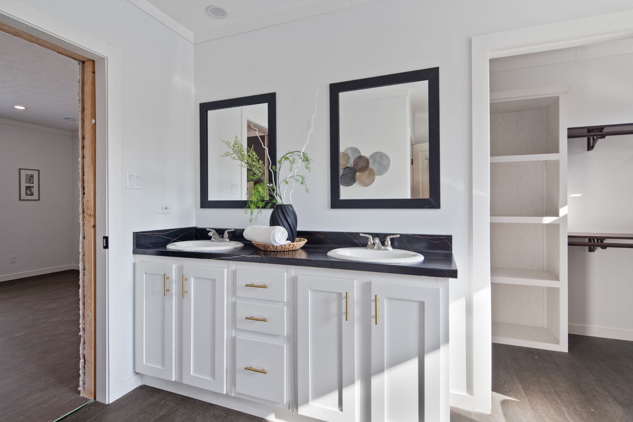 The little creek interior and bathroom home features