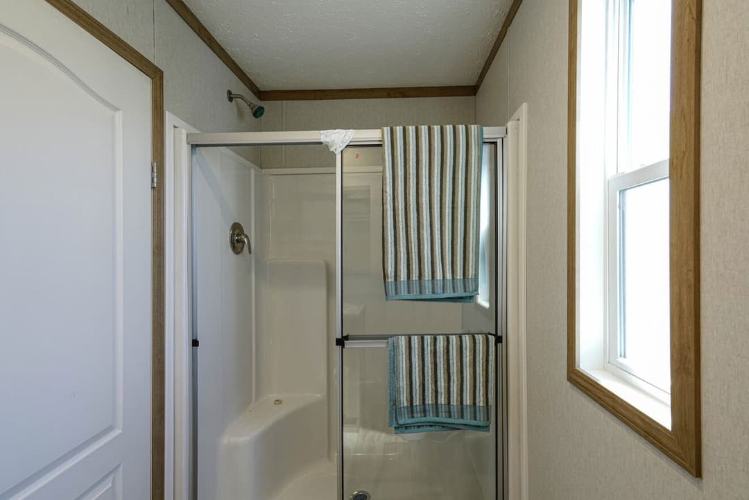 Dakota 14482d bathroom home features