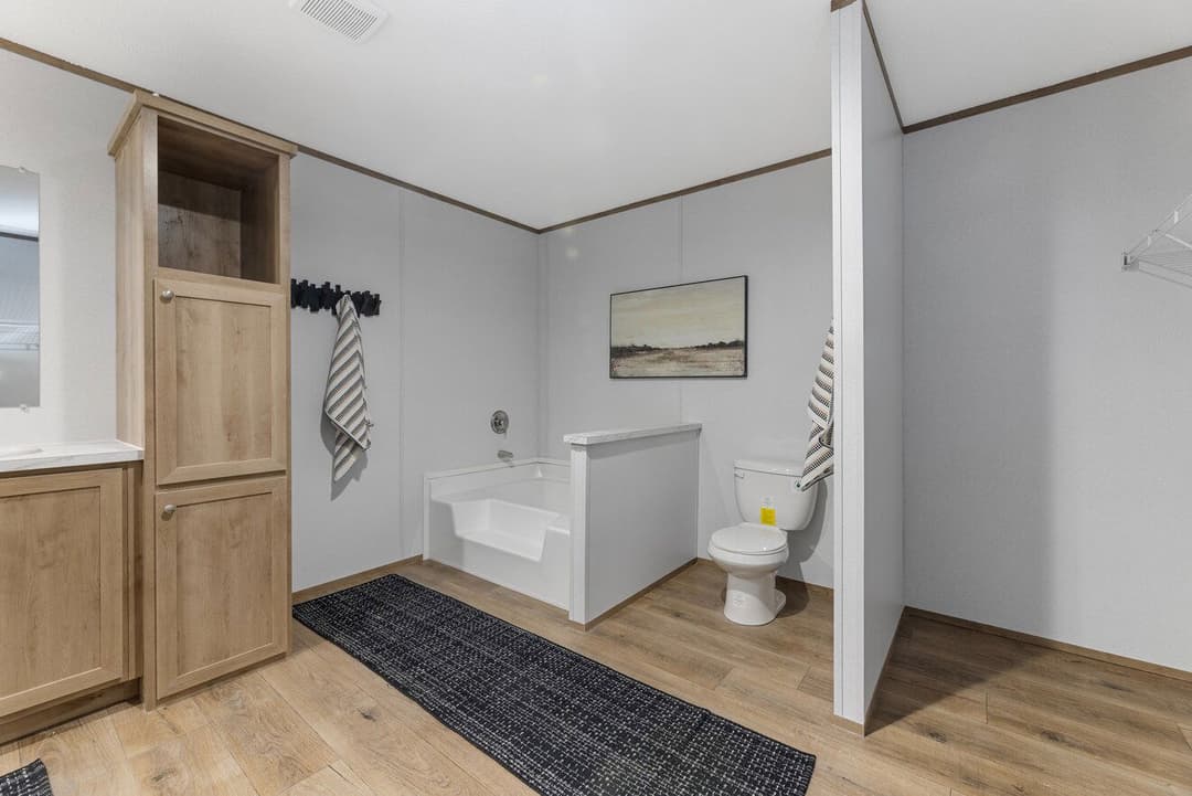 Phoenix 32563a bathroom home features