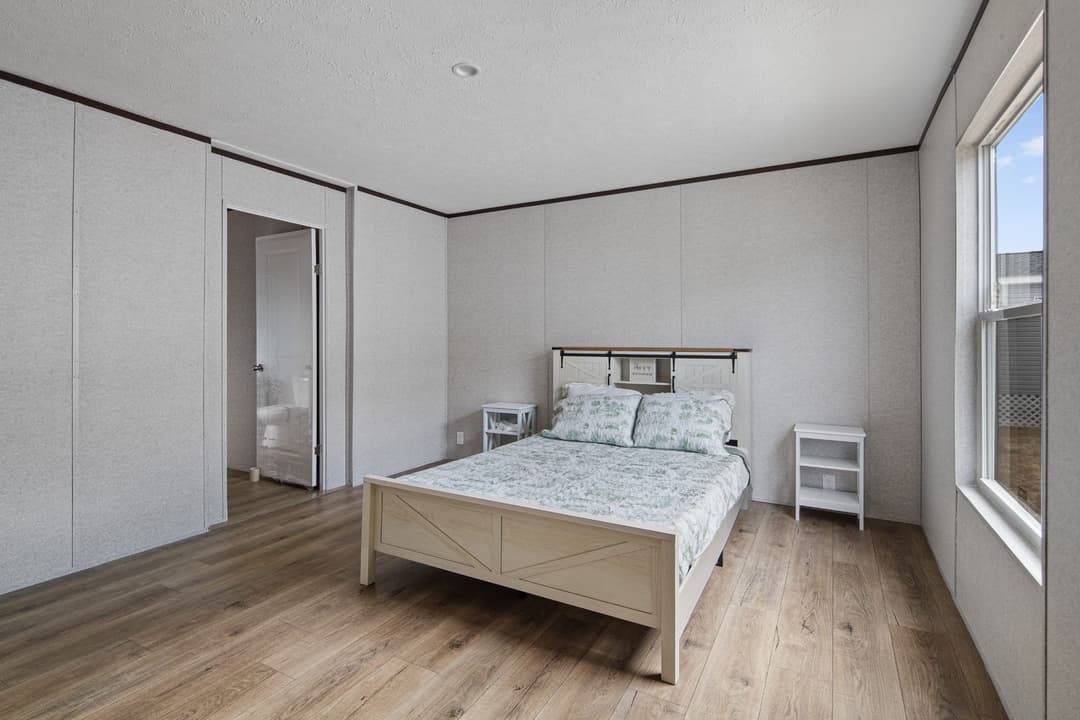 Riverbank 2856 (inventory) bedroom home features