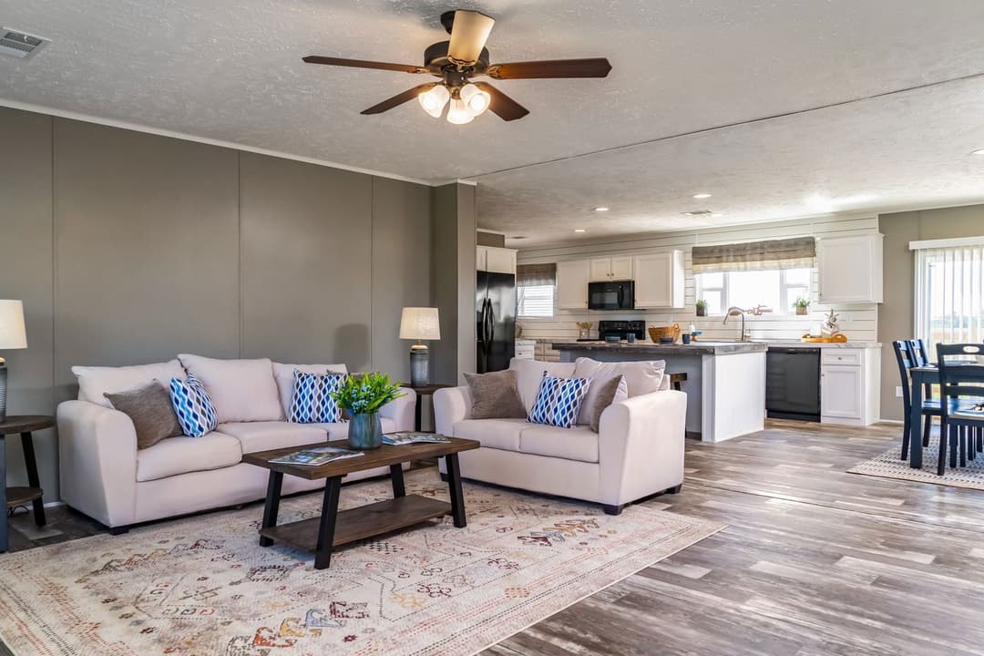 Locklear interior home features