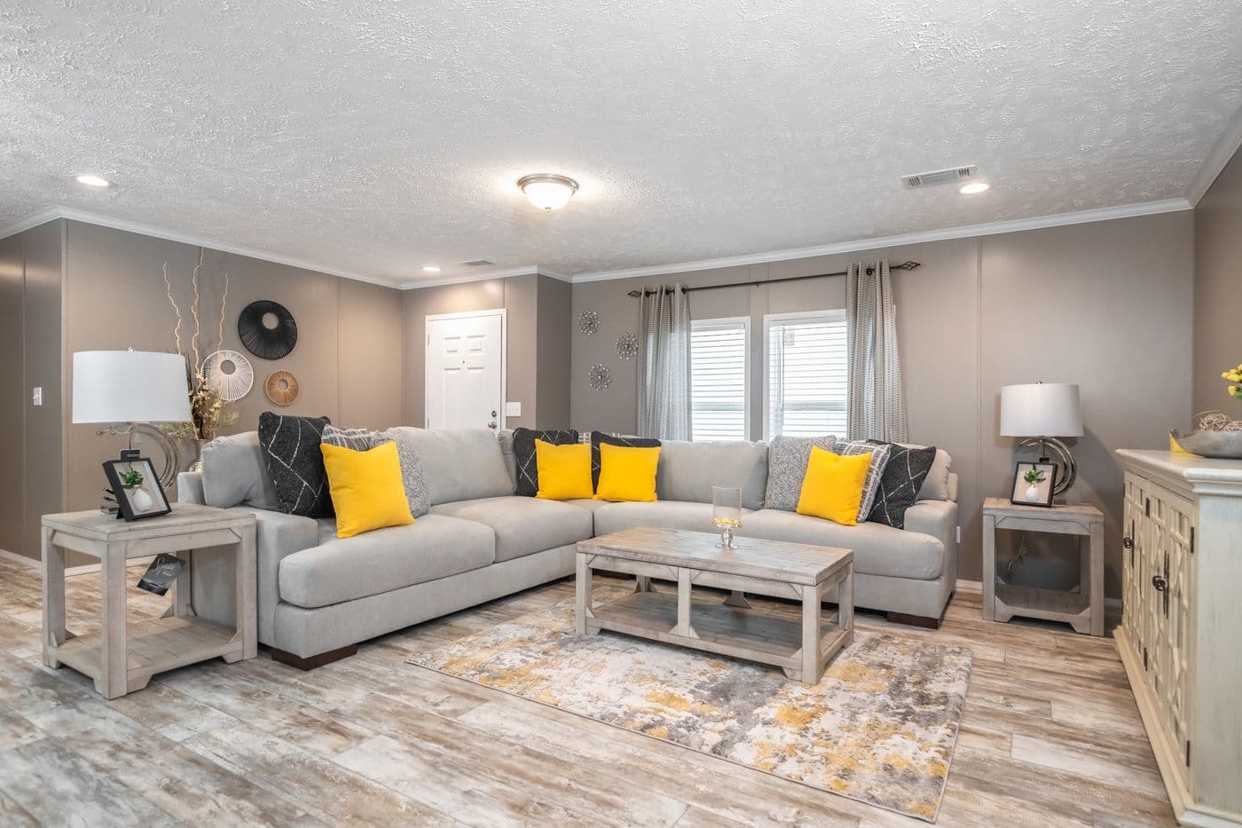 Cascade interior home features