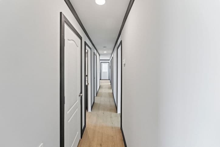 Sparrow 32725a interior home features