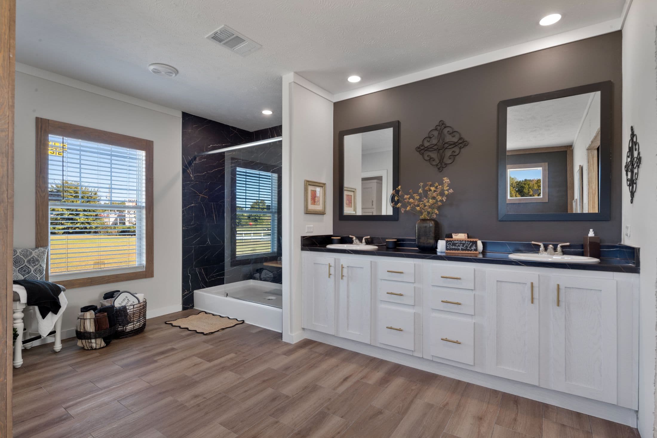 The twin creek  home features