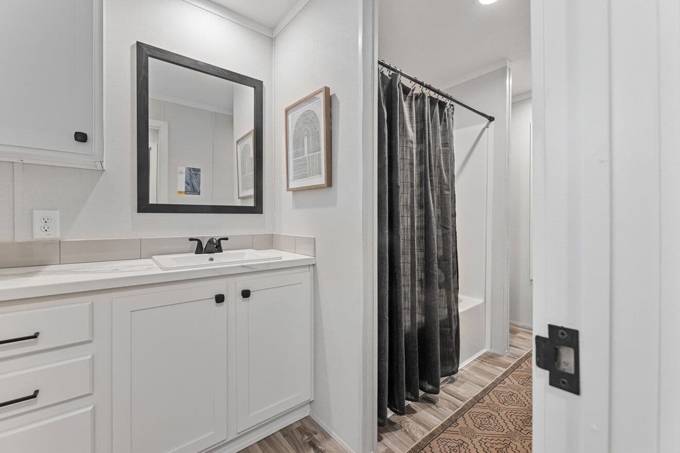 Vivid 28603n bathroom home features