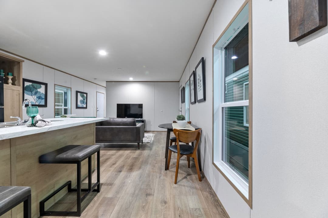 16562a interior home features