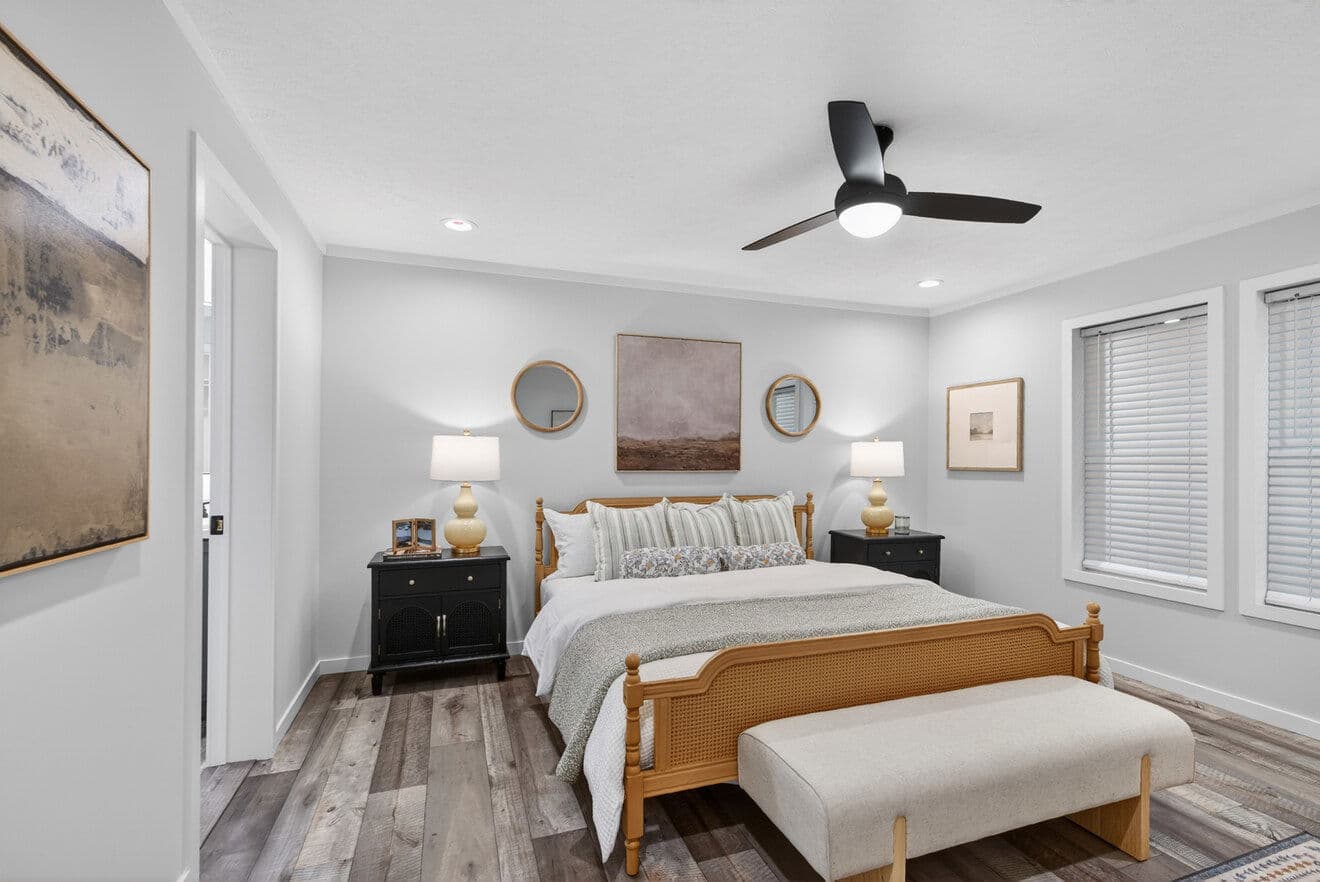 Axis 32563n bedroom home features