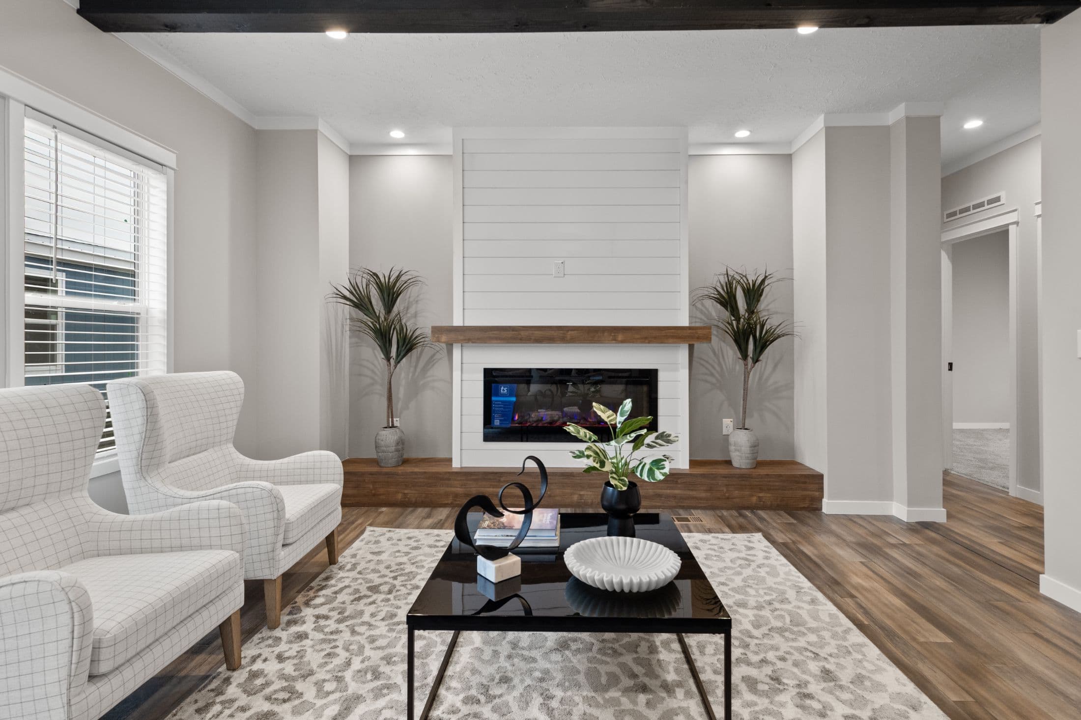 The altitude 1  home features