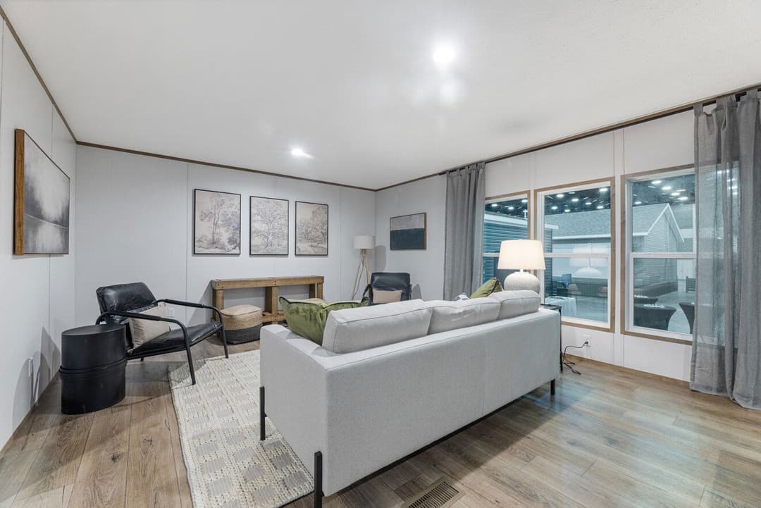 Phoenix 32563a interior home features