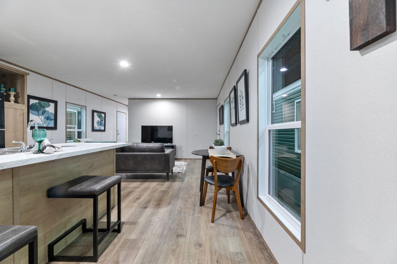 Augusta 16562a kitchen home features