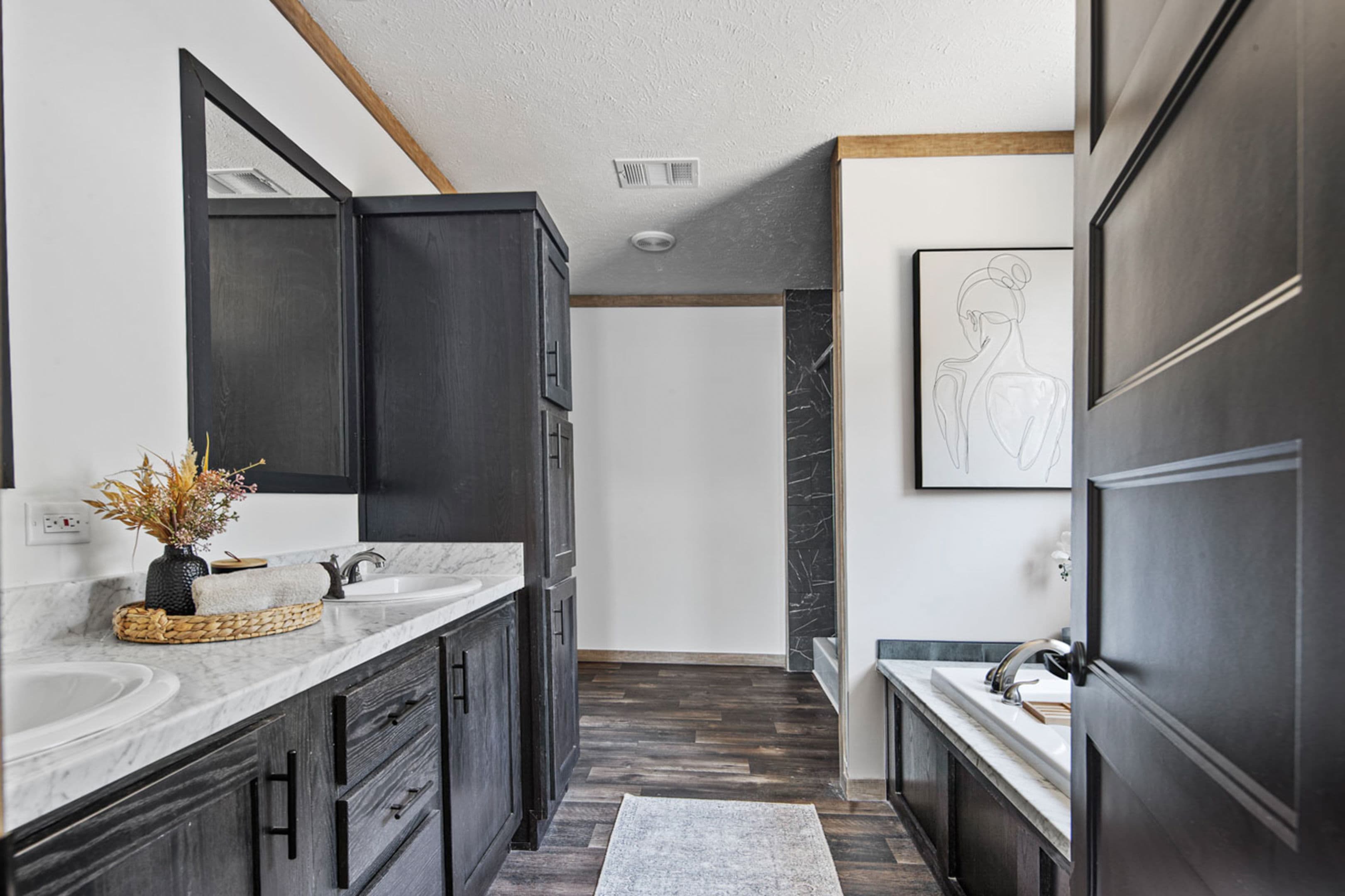 The delilah (inventory) bathroom home features