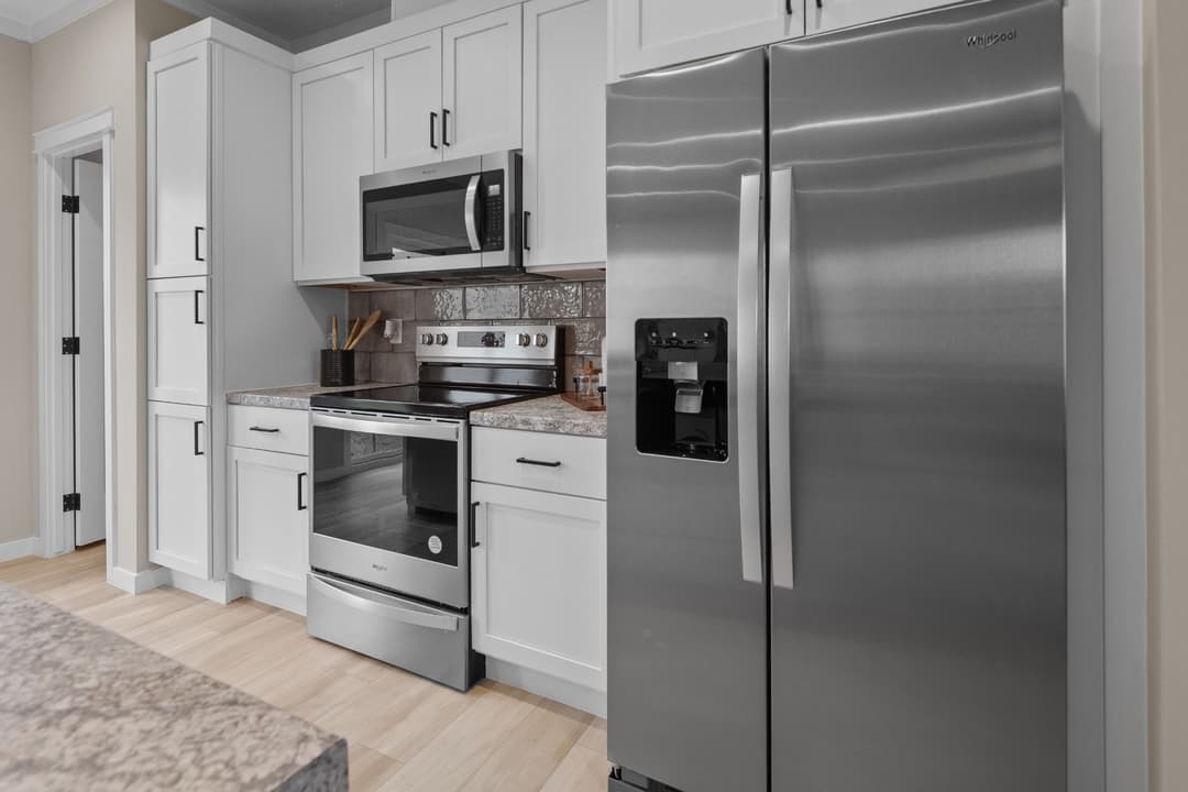 The altitude 2 kitchen home features