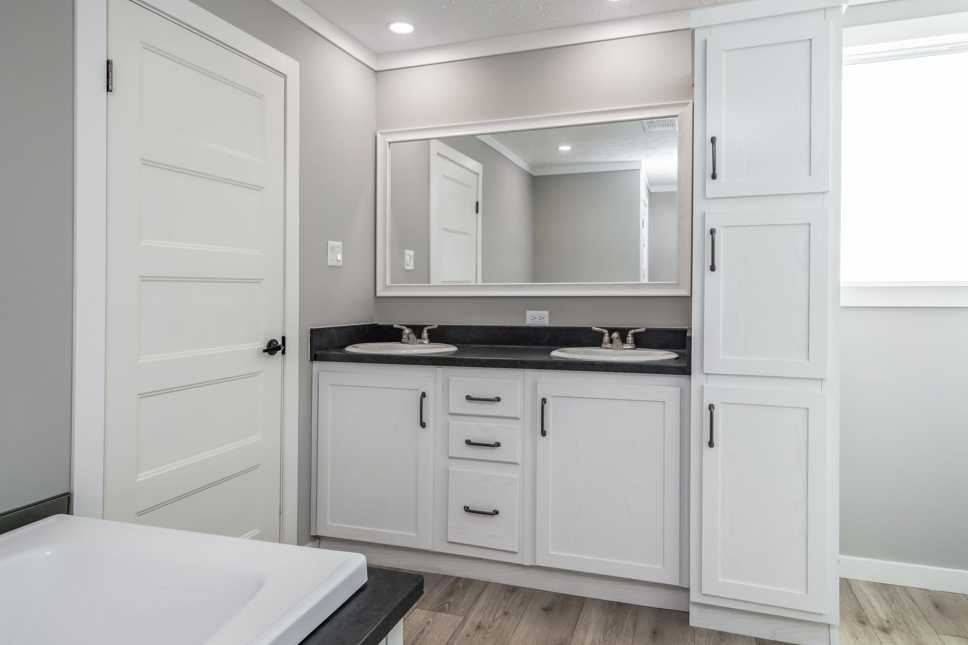 The blackwater bathroom home features