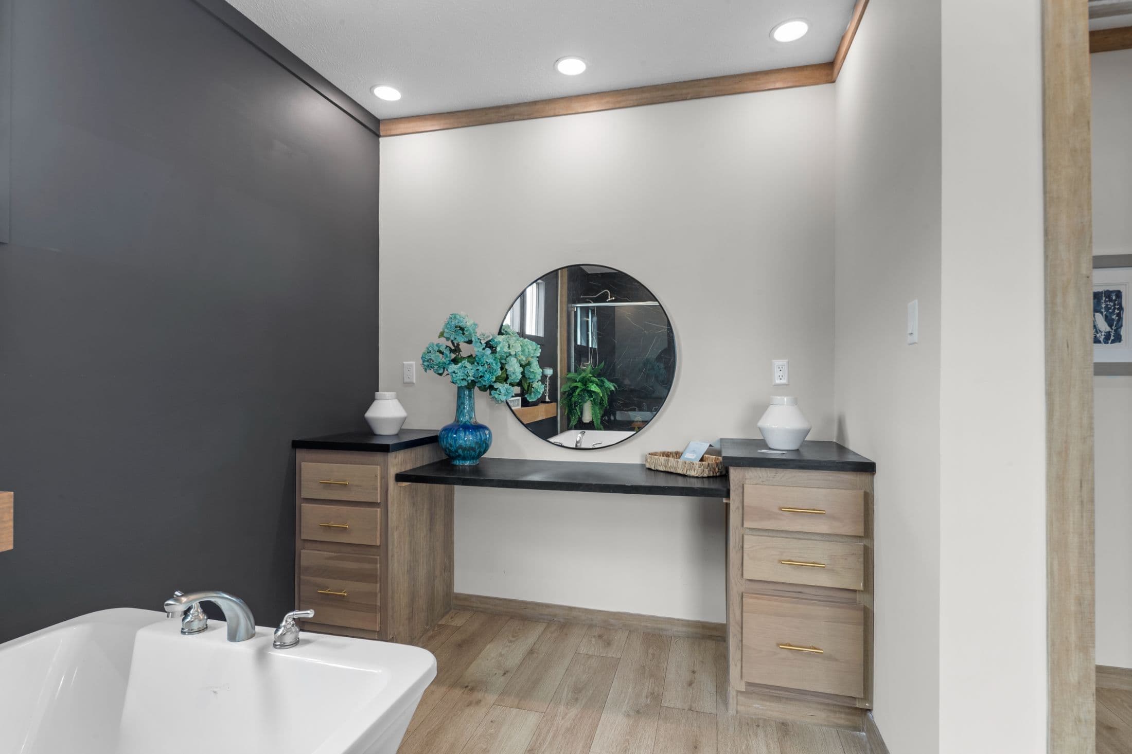 The highland oak interior and bathroom home features
