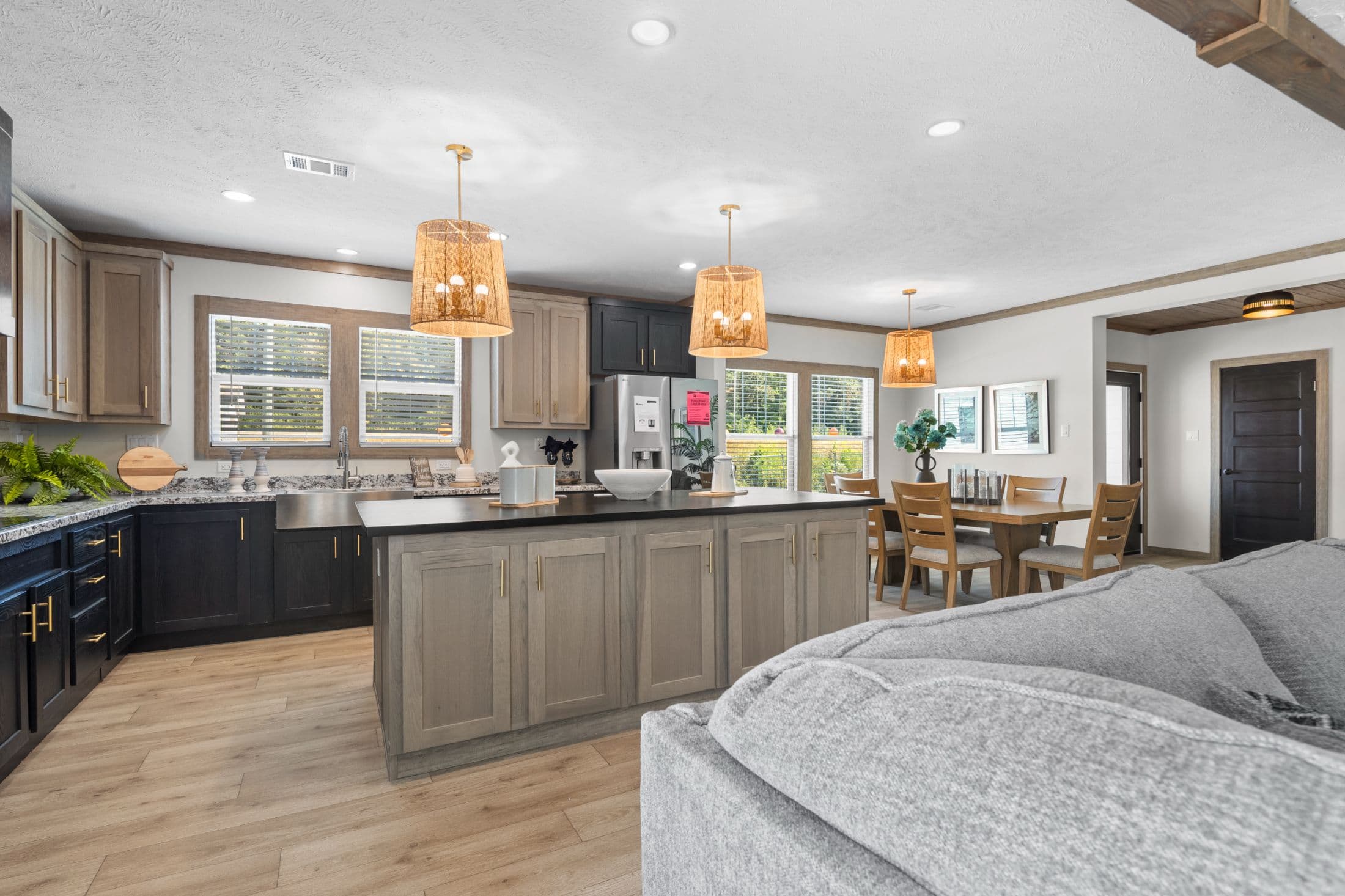 The highland oak interior and kitchen home features