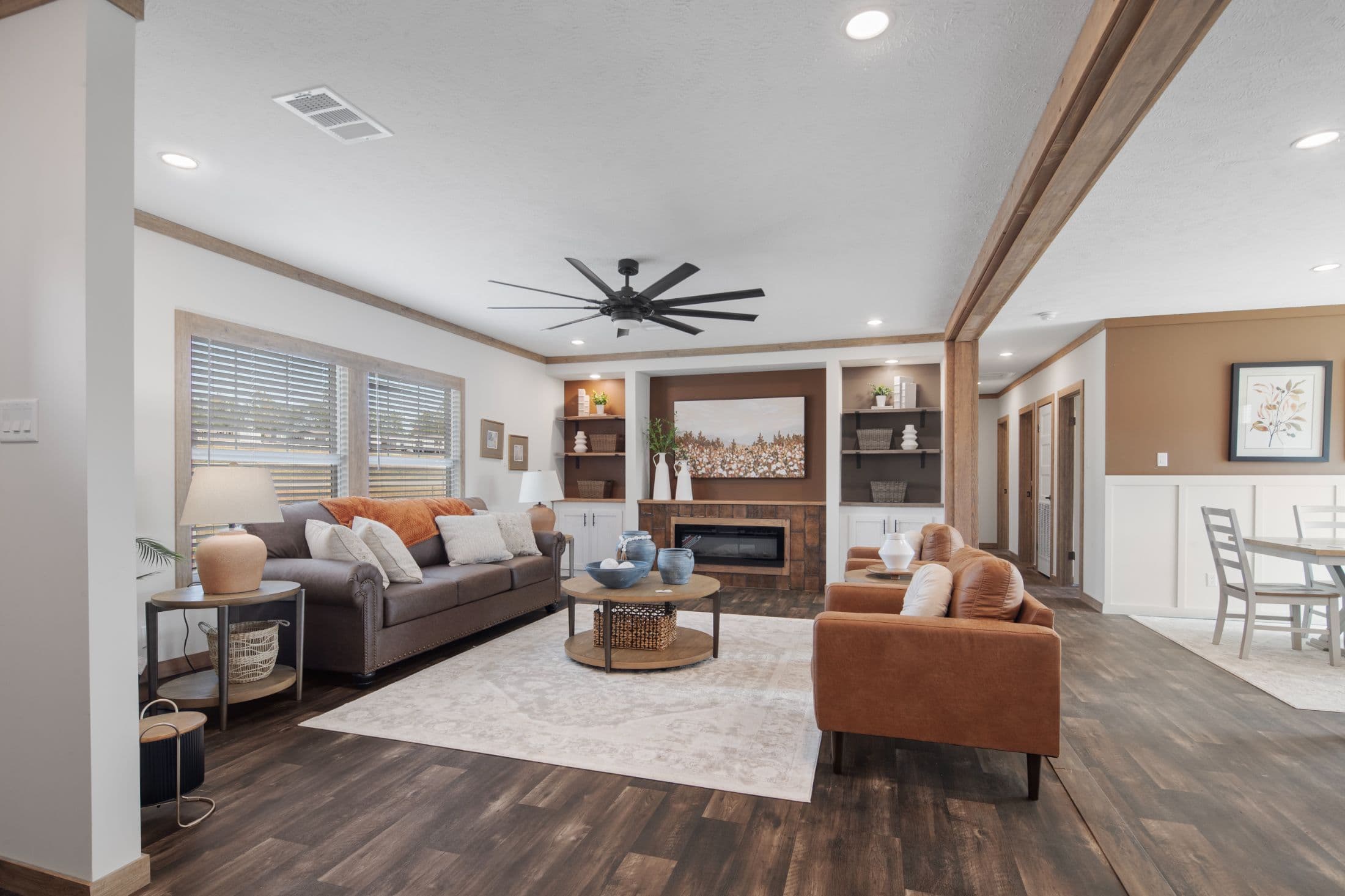 The roxy  home features