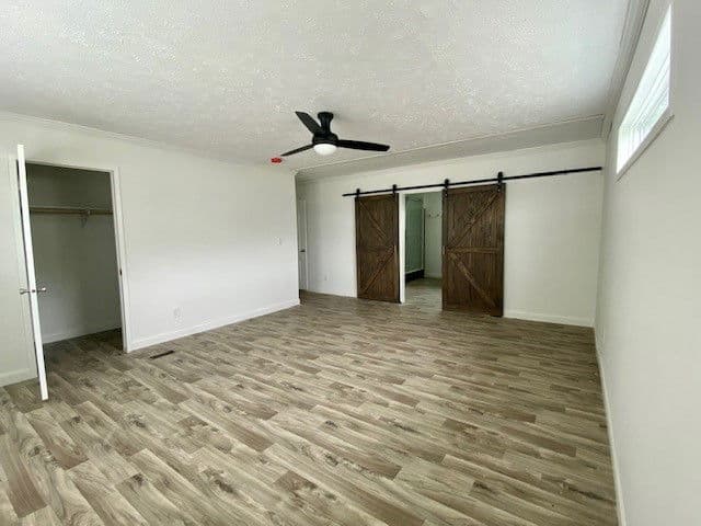 Country manor 32663m interior home features