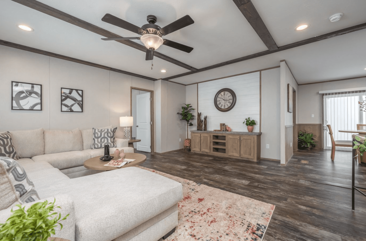 Bella vista interior home features