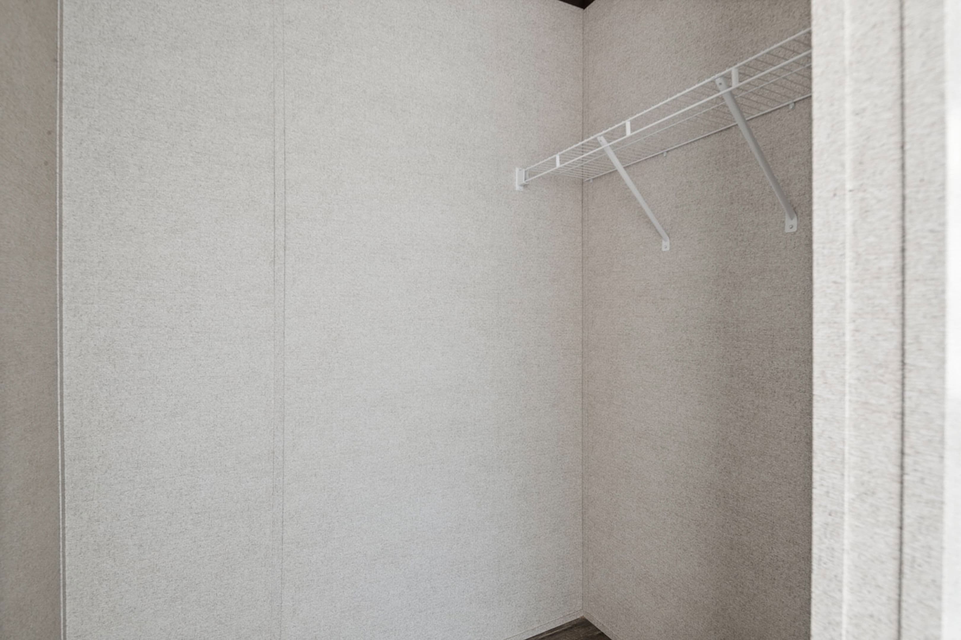 Riverside 1456 interior home features