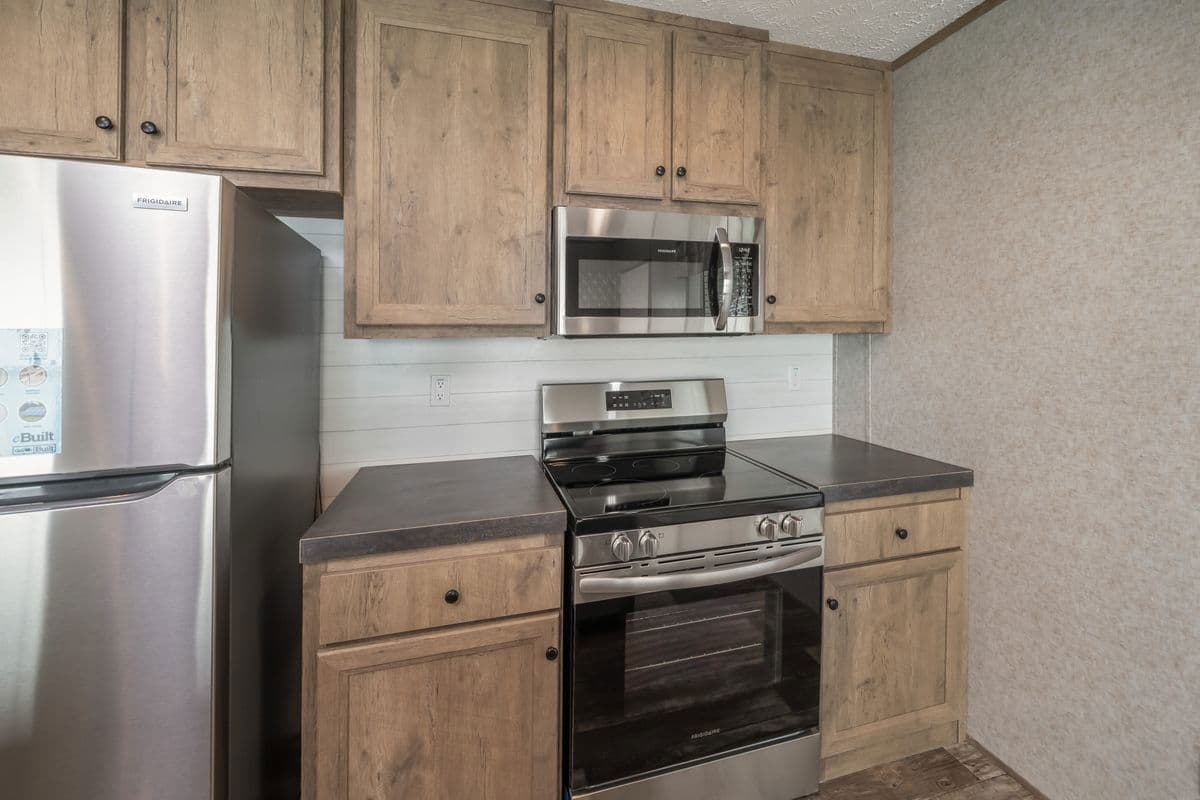 Lakeside cottage kitchen home features