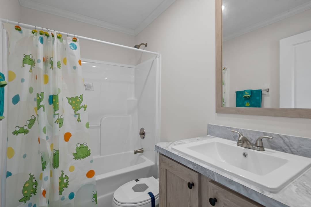 Pinehurst (inventory) interior and bathroom home features