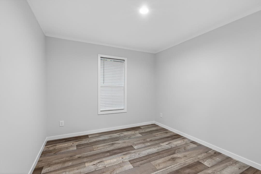 Axis 32563n bedroom home features